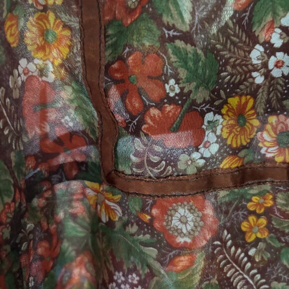 70's Boho Flowy Floral Top - Brown Ribbon Tie Front Peasant Blouse - Picture 5 of 8